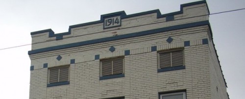 1914 appears in the parapet in an Arts and Crafts font